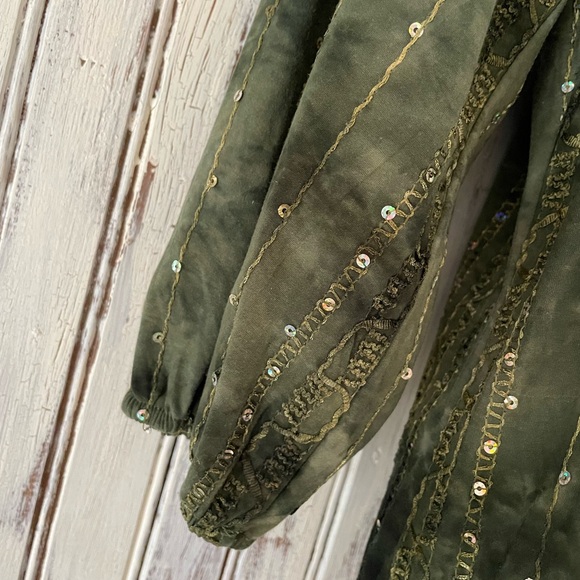 Dress Barn sage green shirt with a little sparkle NWT size small spring - Picture 10 of 11